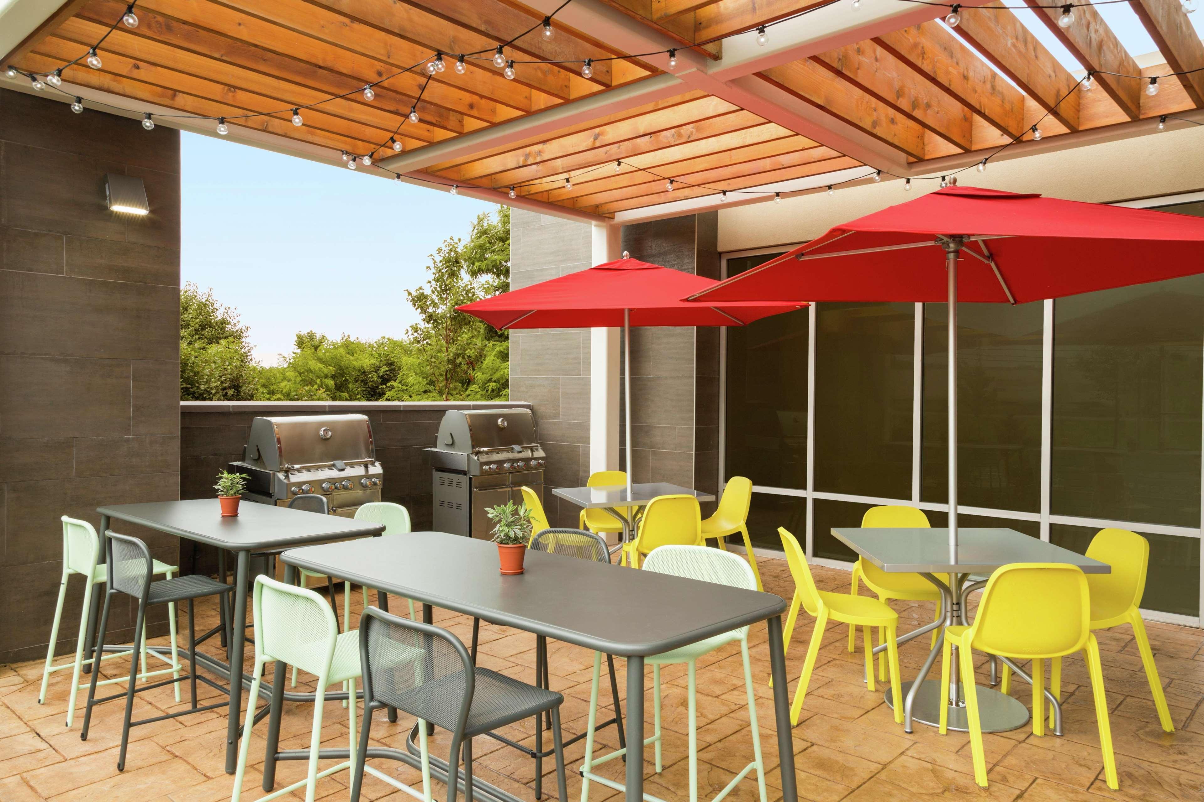 Home2 Suites By Hilton Frederick Bagian luar foto